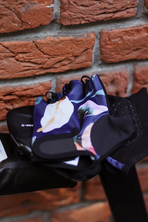 blauw-roze-fietshandschoenen-met-klittenband-voor-dames